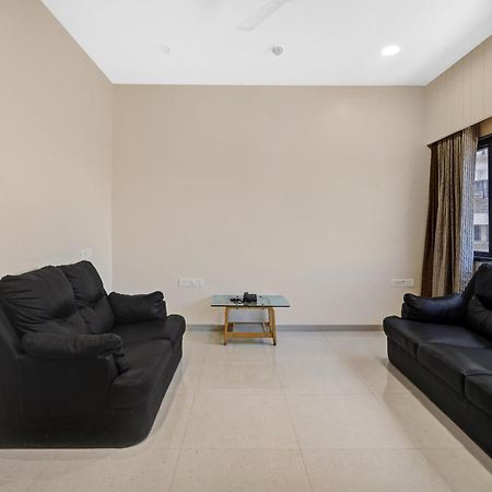 Clubhouse Hotel Raajpath Вадодара Экстерьер фото