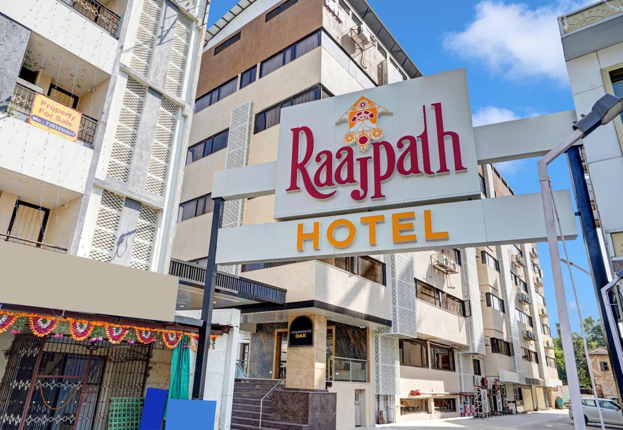 Clubhouse Hotel Raajpath Вадодара Экстерьер фото