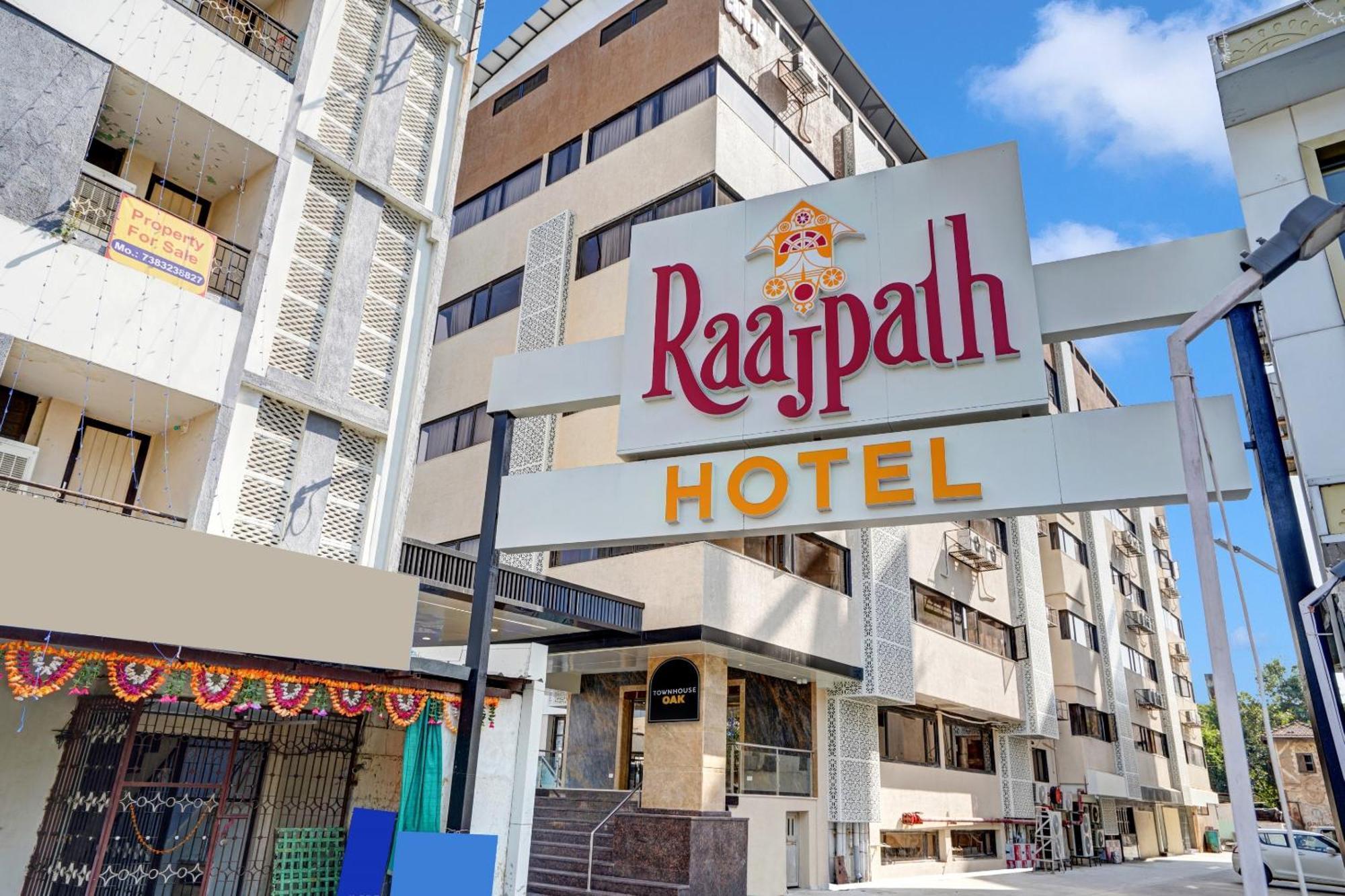 Clubhouse Hotel Raajpath Вадодара Экстерьер фото