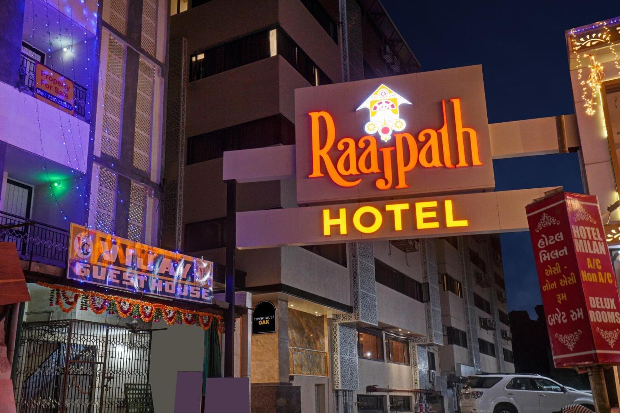 Clubhouse Hotel Raajpath Вадодара Экстерьер фото