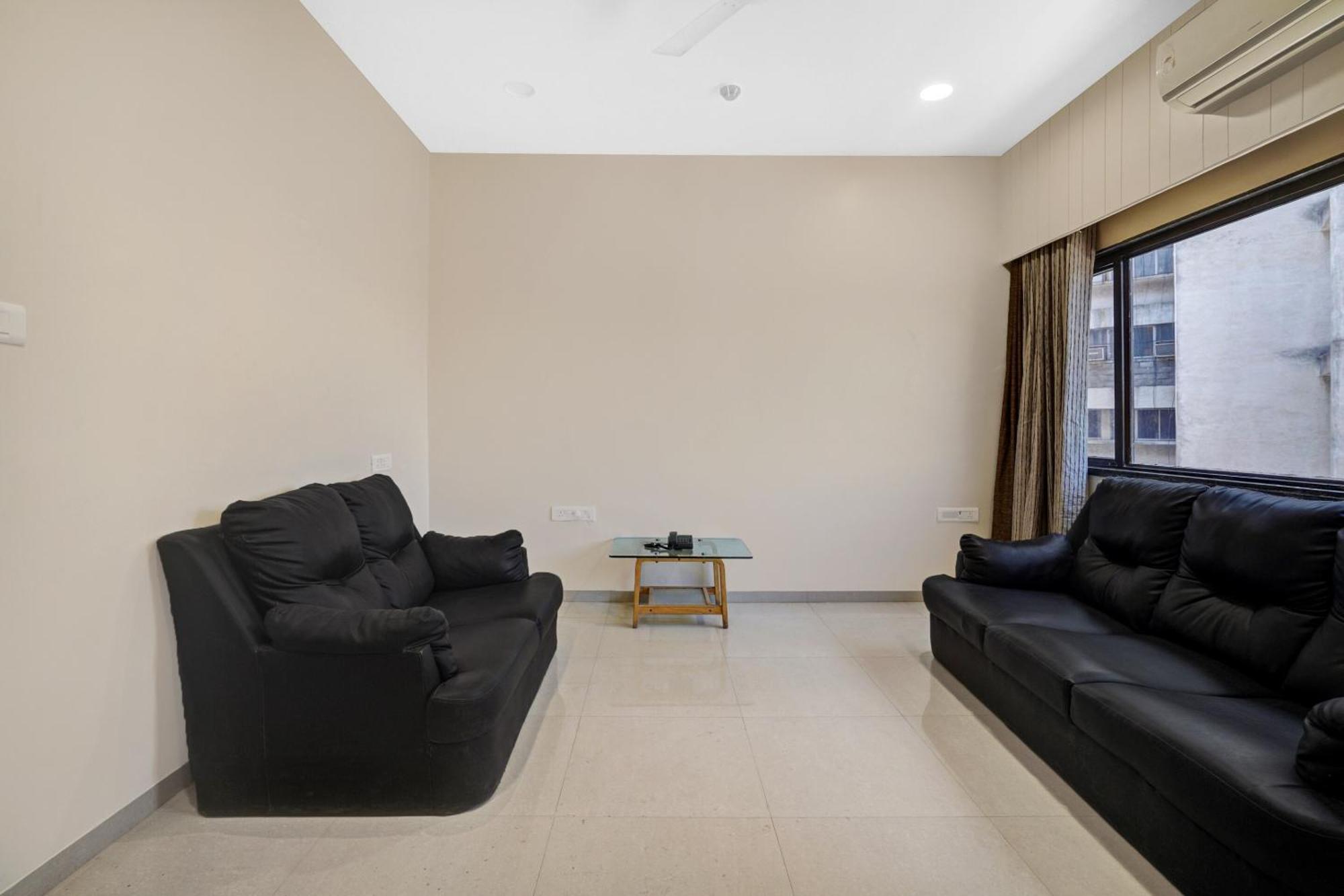 Clubhouse Hotel Raajpath Вадодара Экстерьер фото